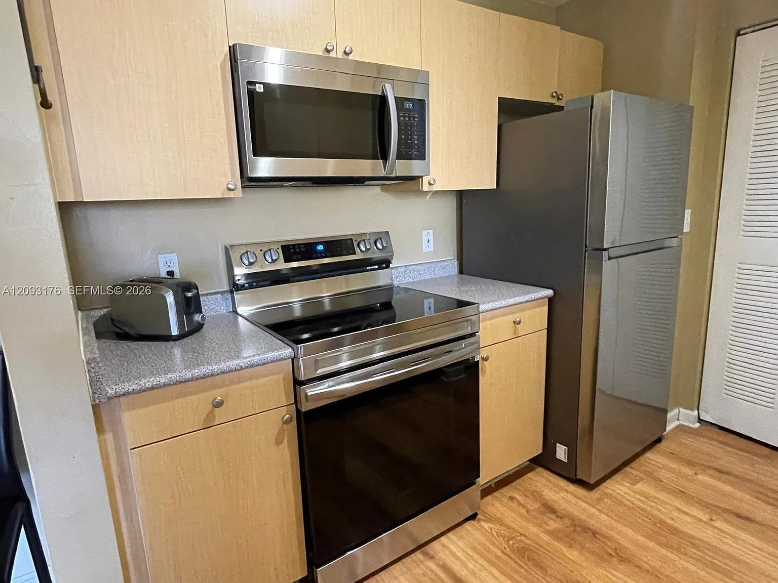 Regent Park Condo — Photo 4