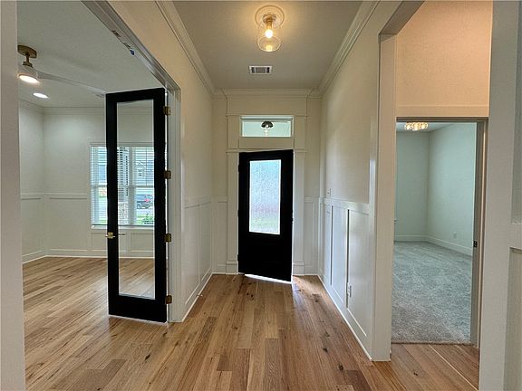 2nd image of 2707 Nova Ave
