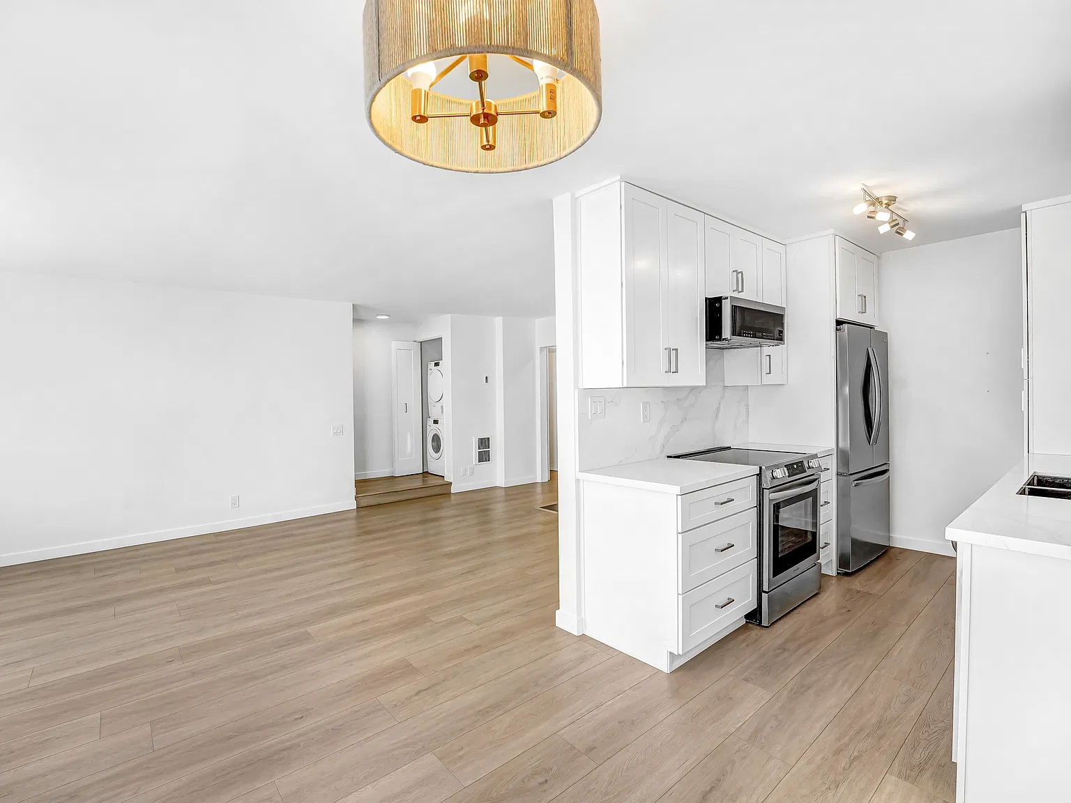 2 bed, 925 sqft, $3,895 — Photo 2
