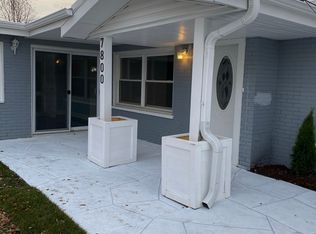 7800 W 98th Pl, Hickory Hills, IL