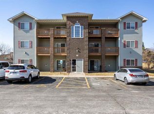 90 Circle Dr APT 8, North Liberty, IA 52317