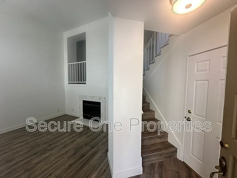 674 Warwick Ave — Photo 4