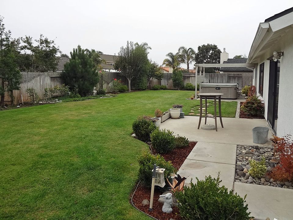 1st image of 972 Camelot Dr