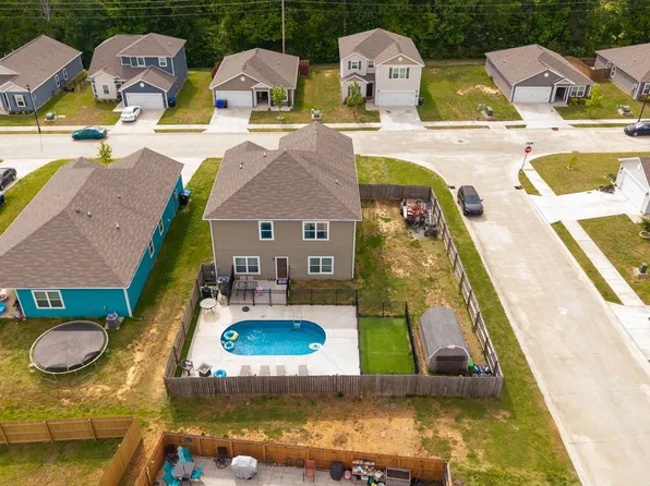 2919 Beeswax St, Columbia, TN 38401