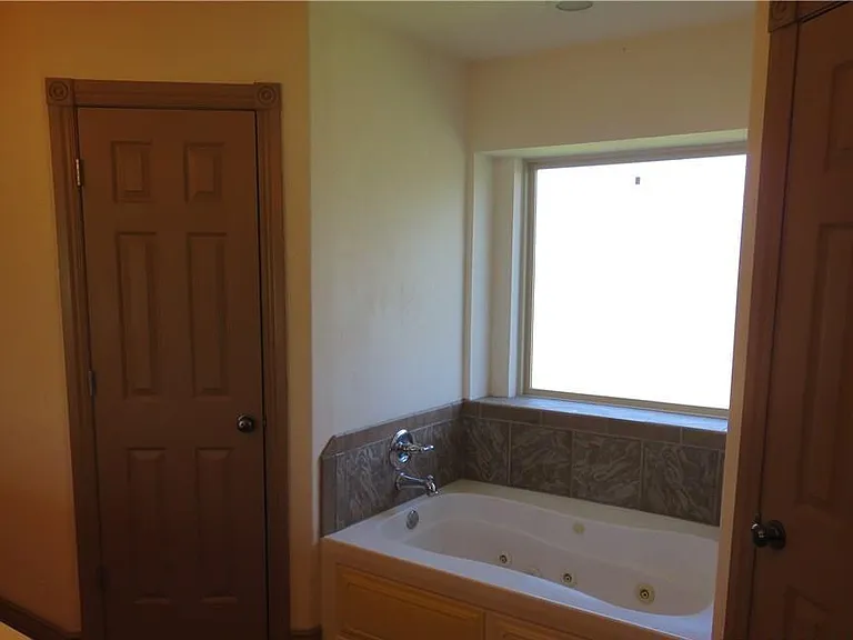 1801 Mead Ln — Photo 10
