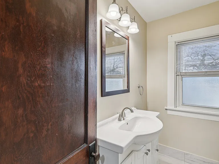 526 Berry Ave — Photo 15