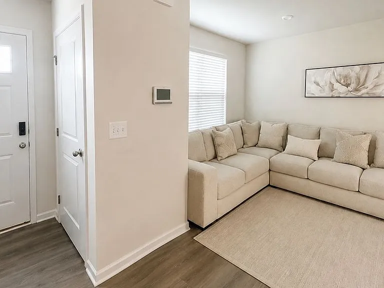 1613 Mountain Ash Ln — Photo 6