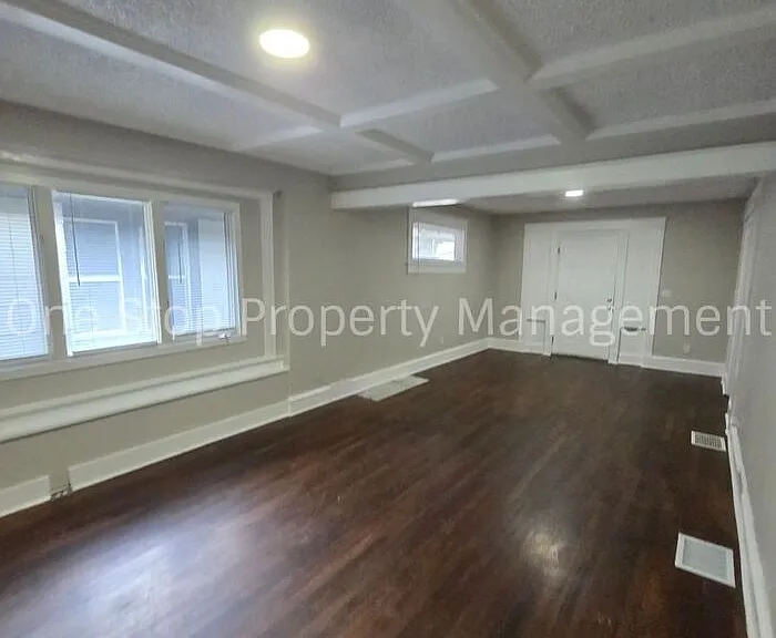 4224 Agnes Ave — Photo 2