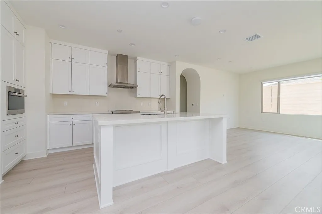 3 bed, 2.5 bath, 1752 sqft, $6,200 — Photo 3