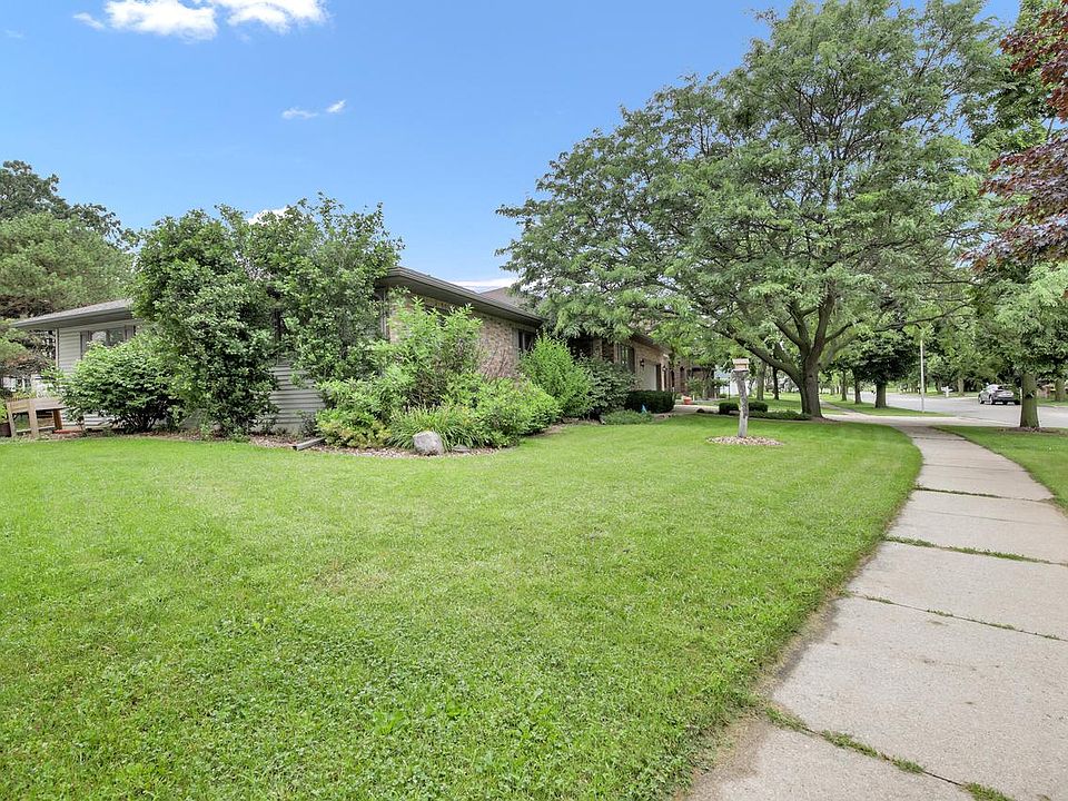 1st image of 592 Ashbury DRIVE