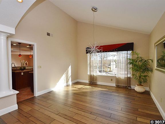 4th image of 302 Newcastle Ln