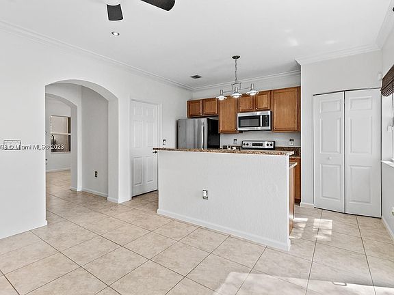 4th image of 12184 SW 27th St #1107