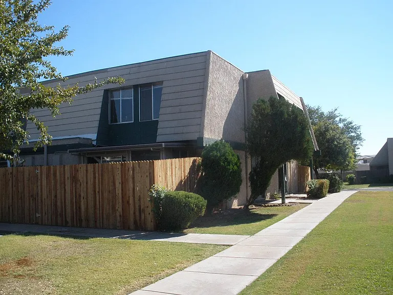 5926 W Golden Ln — Photo 4
