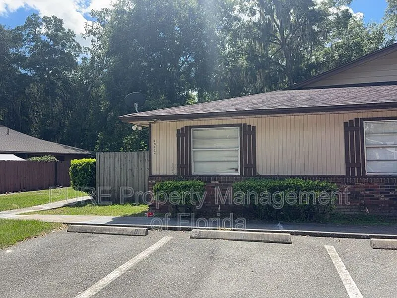 2 bed, 1.0 bath, 808 sqft, $995 — Photo 3