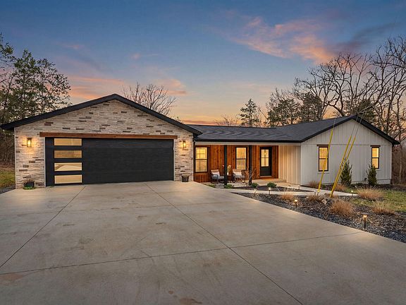 4th image of 1143 Oakwood Drive