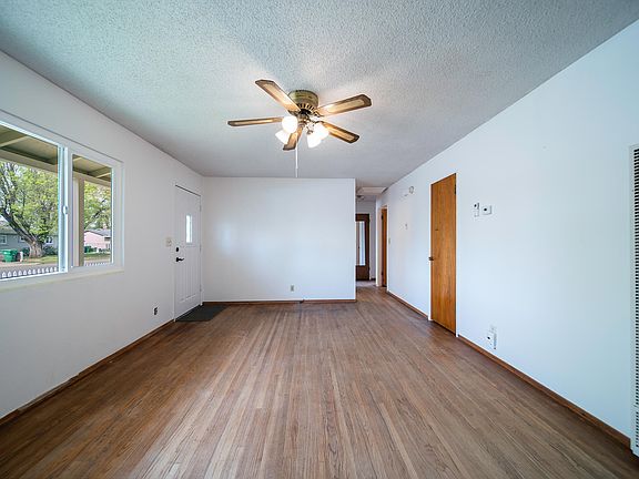 2nd image of 3134 Aster St
