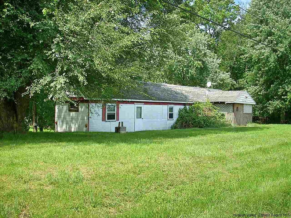 1st image of 6 Carolyn Dr