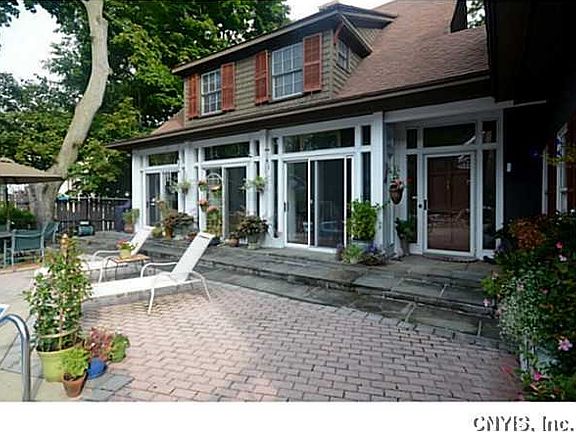 3rd image of 322 Farmer St