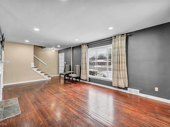 4th image of 2506 N Taylor Rd