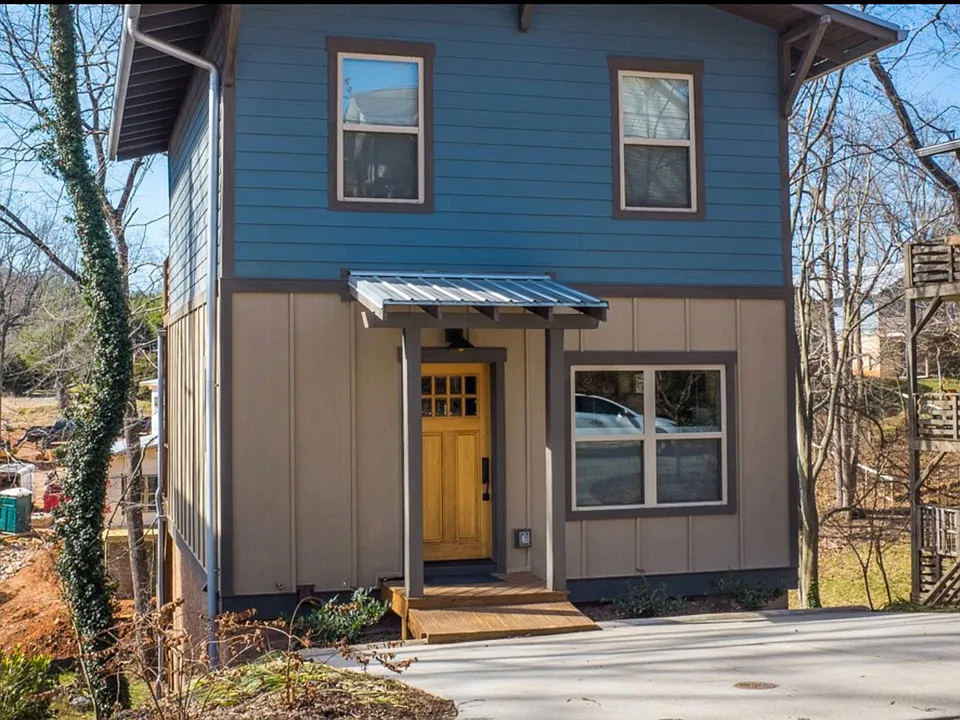 36 Moore Ave