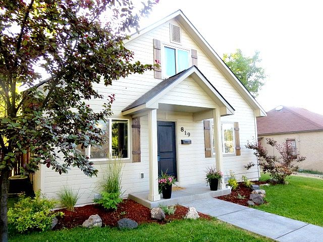 2nd image of 819 S. Nectarine St.