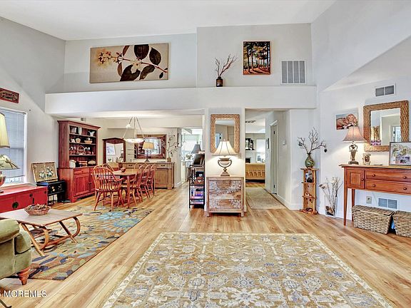 5th image of 1249B Thornbury Lane