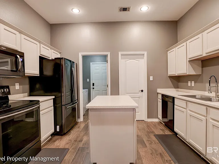 15307 Hearthstone Dr — Photo 3