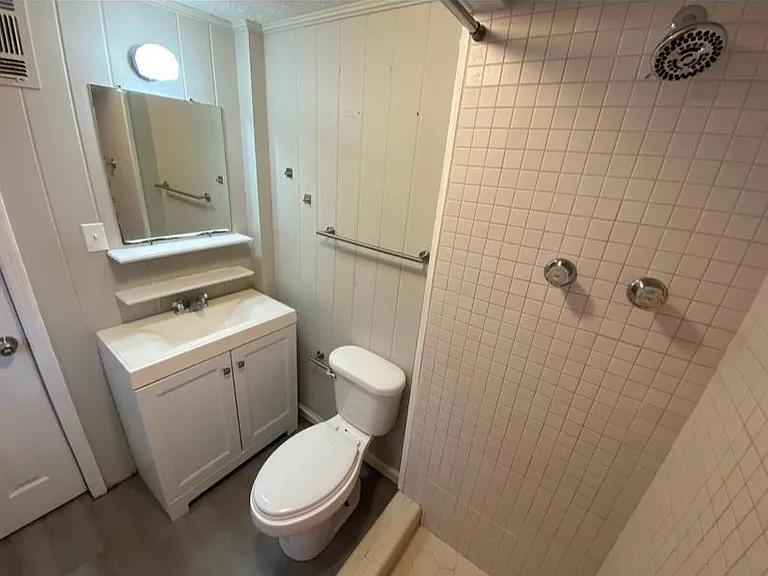 301B Park Ave — Photo 17