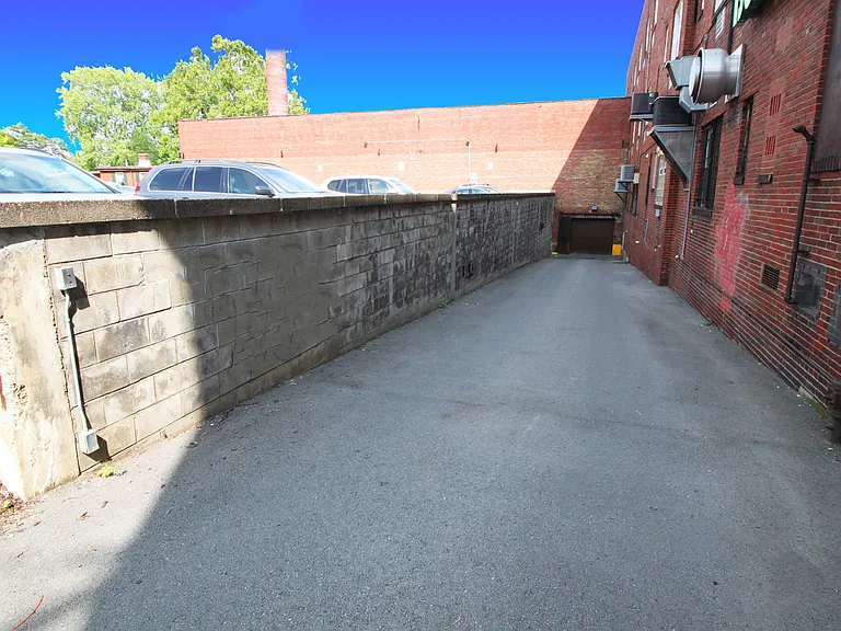 4651 Centre Ave — Photo 7