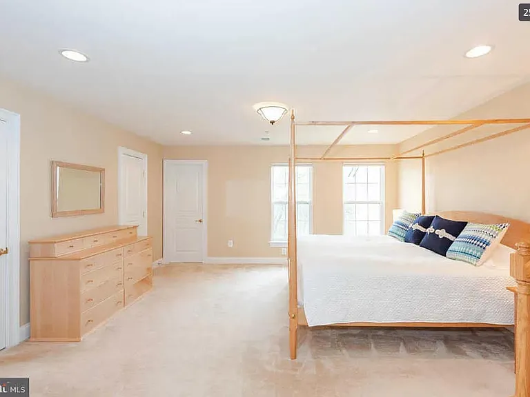 8042 Four Quarter Rd — Photo 23