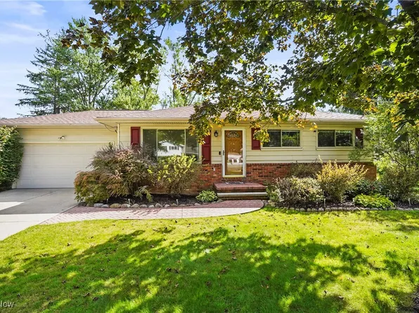 9027 White Oak Dr, Twinsburg, OH 44087