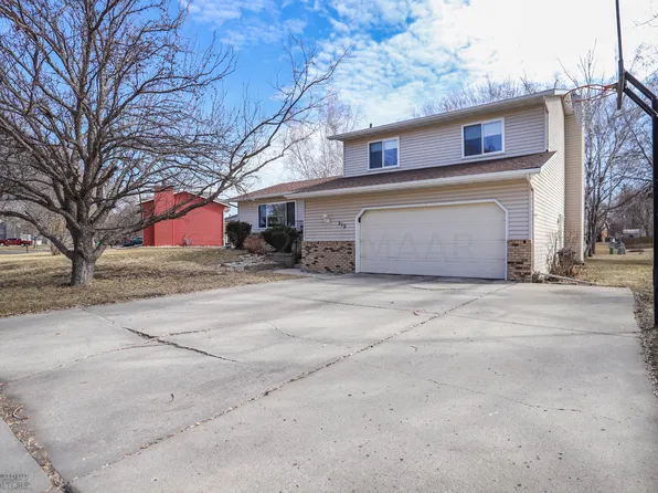 919 7th St E, West Fargo, ND 58078
