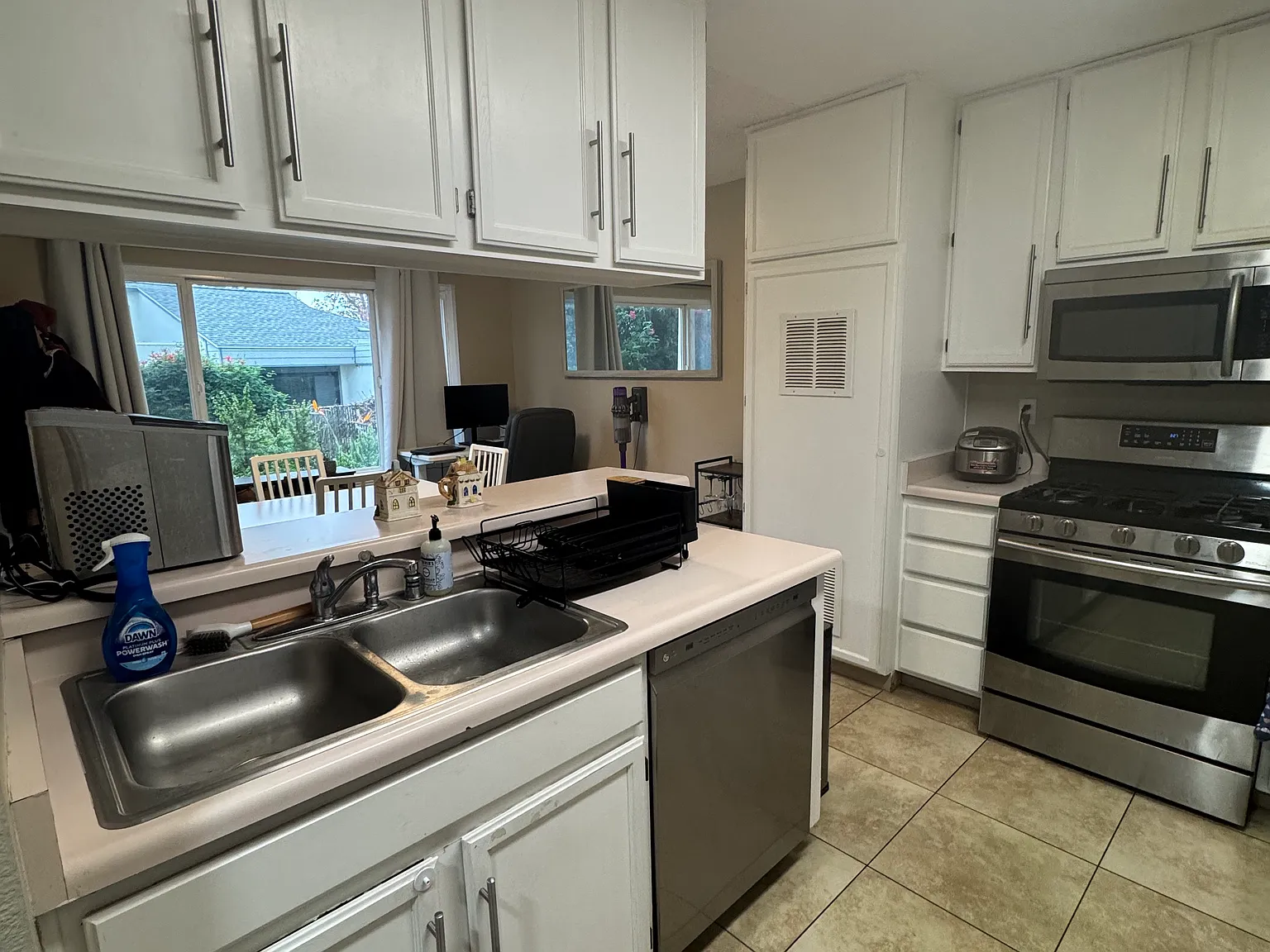 3 bed, 120 sqft, $1,100 — Photo 3