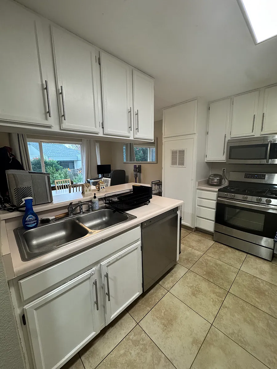 Building Photo - 201 Diamond Way #122