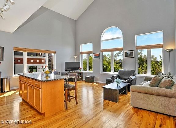 2nd image of 1712 W Le Moyne St #3