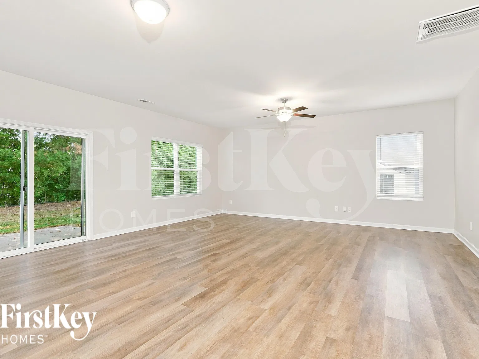 4 bed, 2.5 bath, 2280 sqft, $2,185 — Photo 2