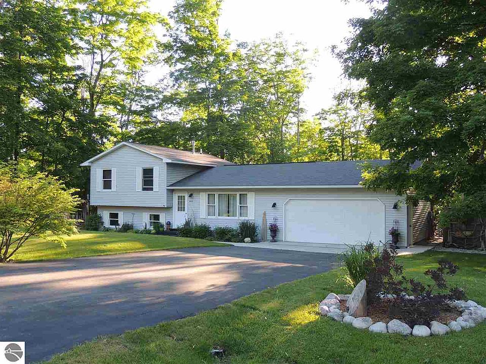 1st image of 8025 E Woodside Ct