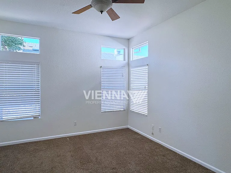 2736 Genesee Dr — Photo 18