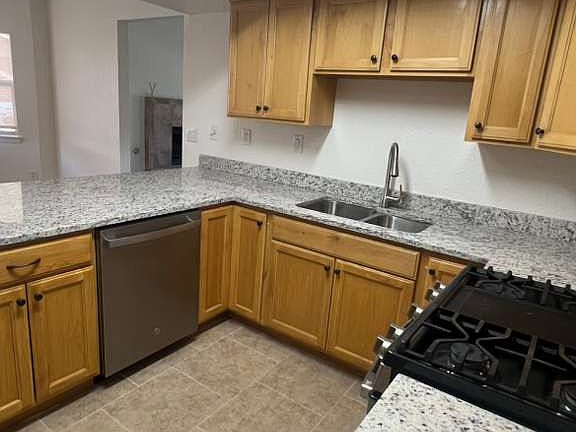 5th image of 628 El Parque Dr