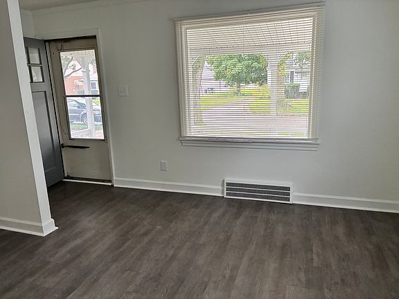 4th image of 6729 Weddel St