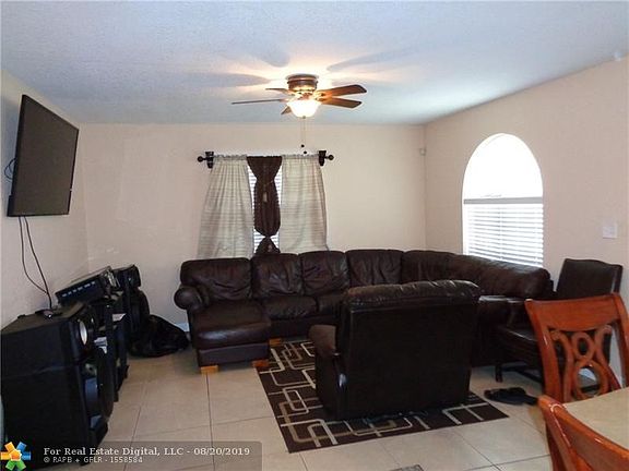3rd image of 1825 NE 49th St