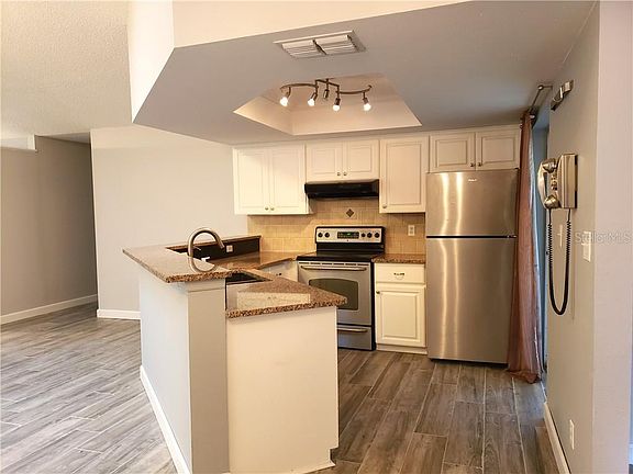 4th image of 17017 Wintergreen Ct