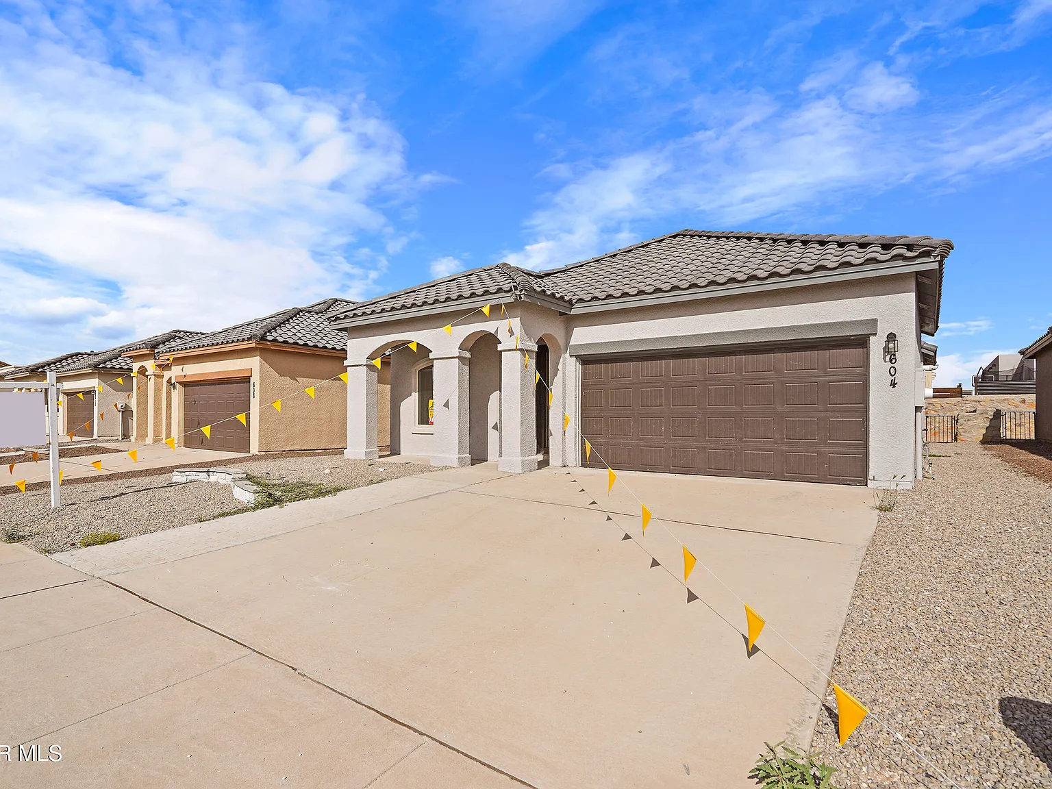 4 bed, 2.0 bath, 1420 sqft, $1,900 — Photo 2