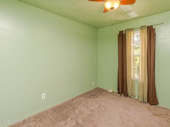 4th image of 219 Wagonwheel Dr
