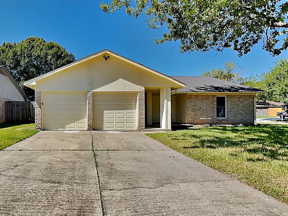 1618 Live Oak Hollow St