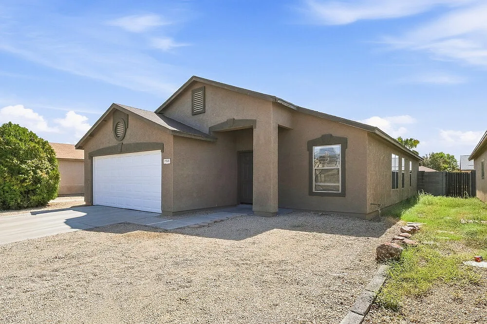 4 bed, 2.0 bath, 1756 sqft, $1,950 — Photo 2