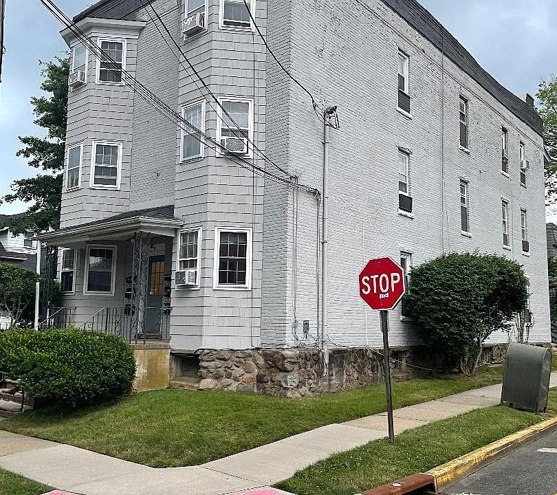2nd image of 9 Cedar St APT 1R