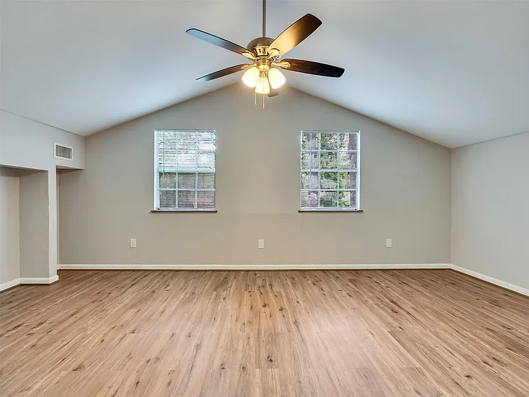 2030 Lone Rock Dr — Photo 36