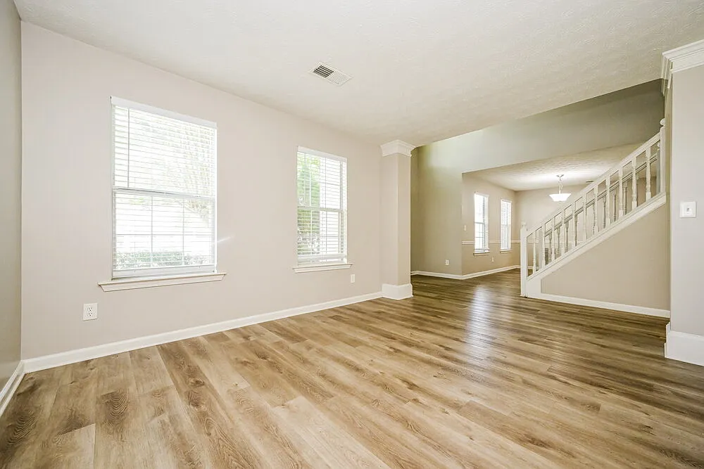 4 bed, 2.5 bath, 2200 sqft, $2,025 — Photo 4