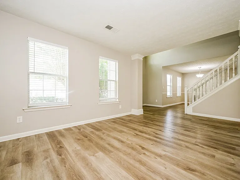 409 Grove Park Dr — Photo 4